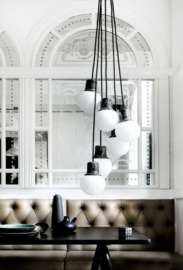 moderne osvetlená obývačka