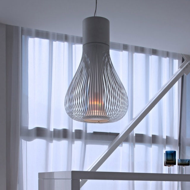 CHASEN Patricia Urquiola nerezový prívesok svetlo biely