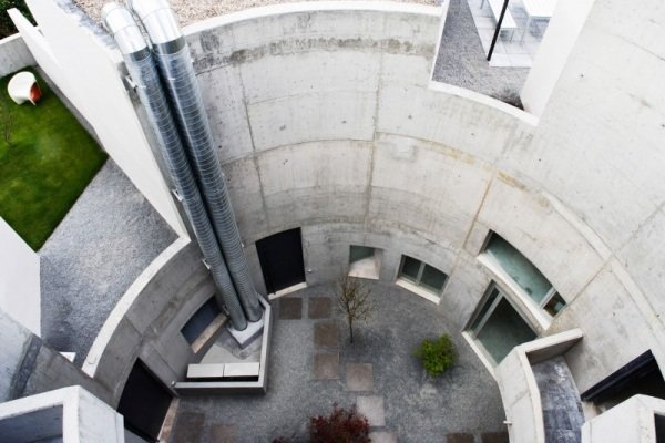 Nádvorie z betónového domu Atico en U-Madrid Španielsko