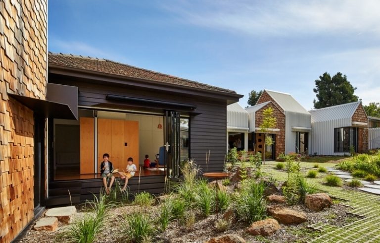 Moderný-puristický-nábytok-sklenená fasáda-rodinný dom