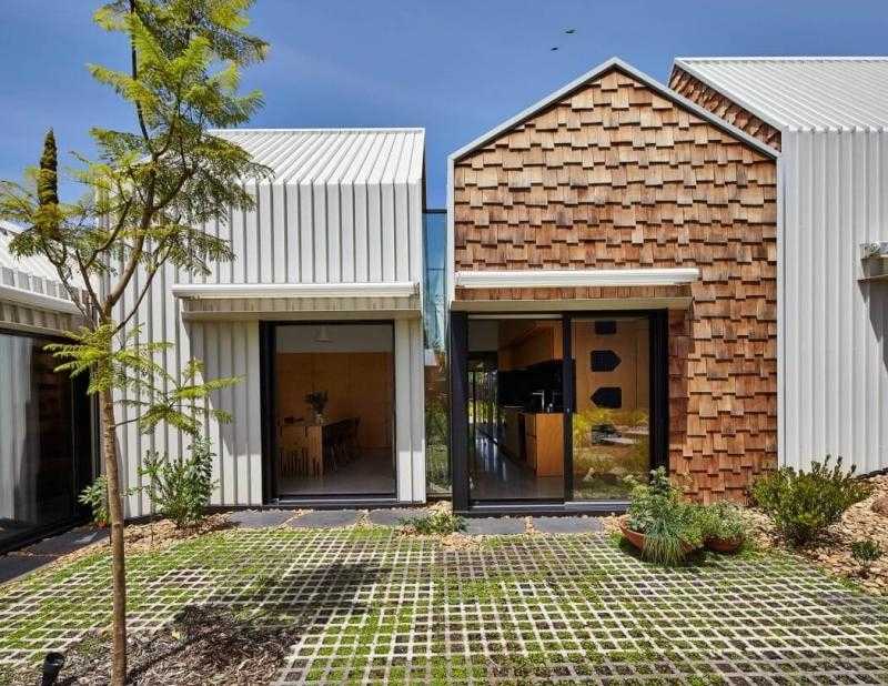 Moderné-puristické-zariadenie-za-drevo-fasáda-sklenené fronty