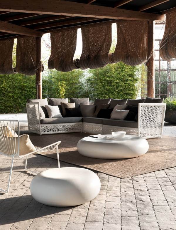 Ratanový nábytok Expormin biele stolíky oválneho tvaru tunis Ratanový nábytok Expormin biele bočné stolíky oválneho tvaru zo sklolaminátu