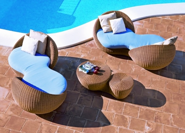 Pohovka z ratanového salónika s atmosférou