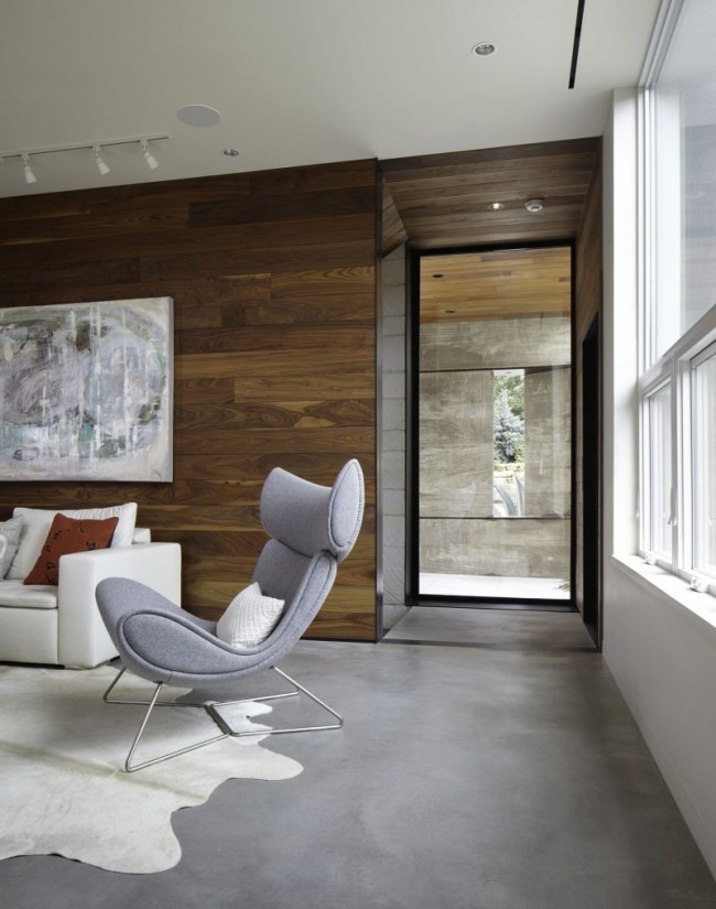 Betónový dom moderný interiérový dizajn koberec kreslo moderná rezidencia Austin Texas