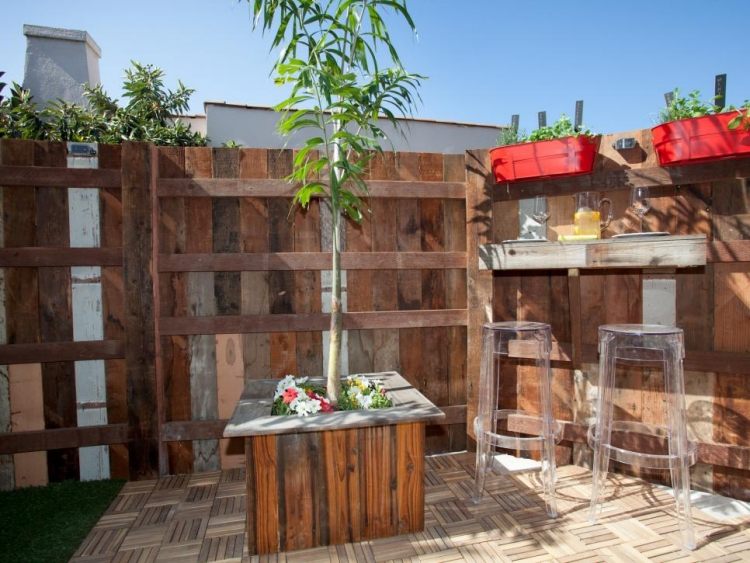 moderné-prvky ochrany súkromia-prvky-recyklácia-dreva-opätovné použitie-materiál-mestský