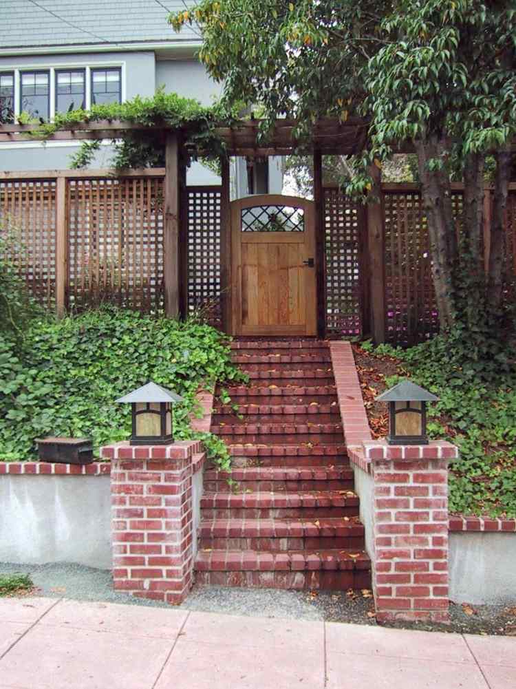 moderné-prvky ochrany súkromia-drevo-naustuer-tehly-rastliny-záhrada