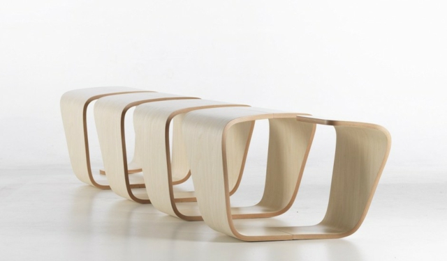 Tvarová záhradná lavica v minimalistickom dizajne