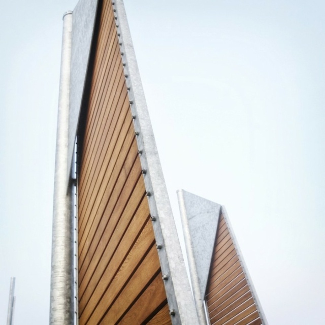 Nerezová doska z bieleho dubového dreva s miernym sklonom