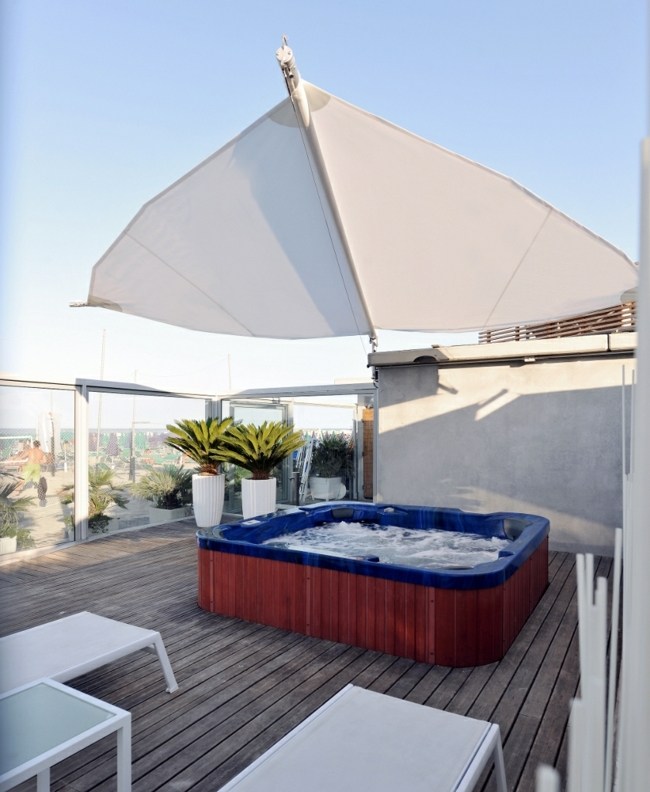 Strešná markíza s vírivkou a vaňou Vaňa strešná terasa markíza krásny výhľad
