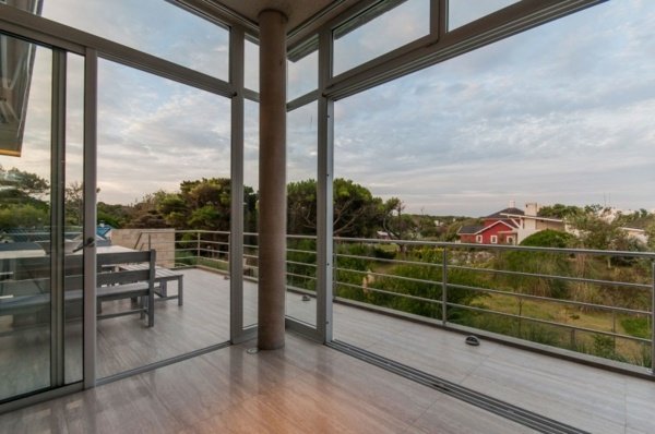 presklená fasáda mestská vila výhľad na pobrežie Argentíny