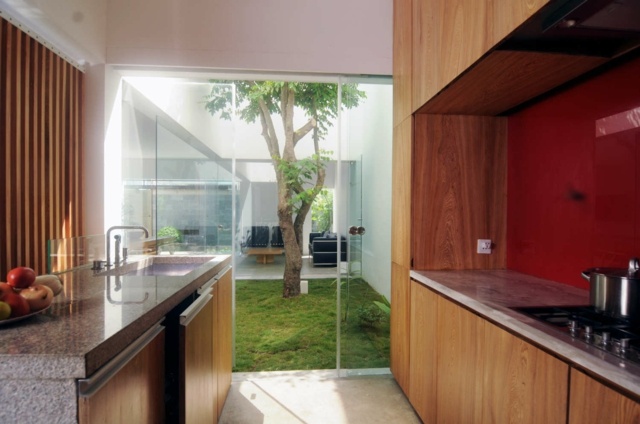 Mestská vila súkromie obrazovka trávnik izba strom presklená stena strom trávnik