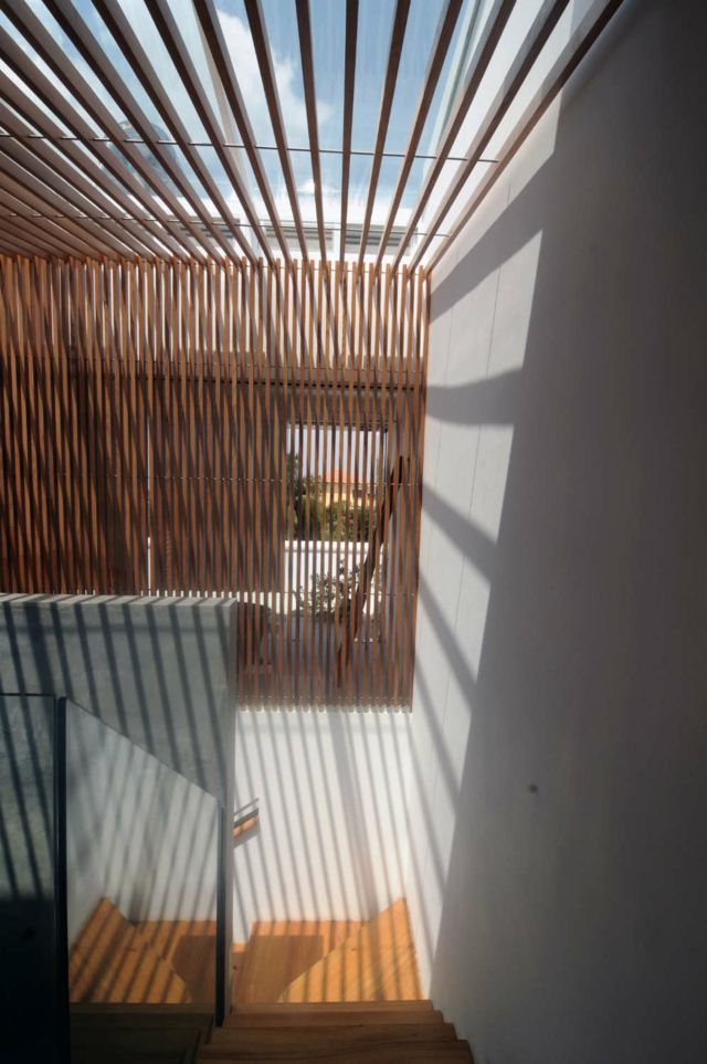 Drevené schodisko slnko teplé počasie leto Vietnam