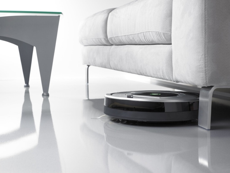 iRobot Roomba 780 sa pohybuje aj pod pohovkou Moderný vysávač -test-iRobot-Roomba-780