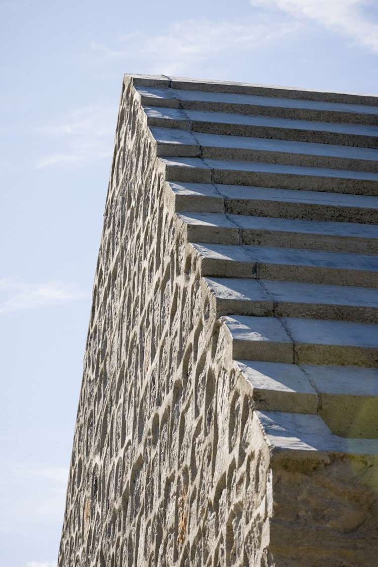 moderná kamenná fasáda vyšívaná strecha z prírodného kameňa