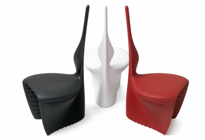 Záhradné operadlo moderného futuristického tvaru