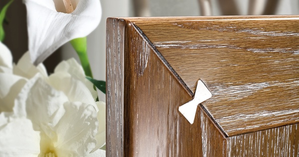 detail ručne robeného kuchynského nábytku