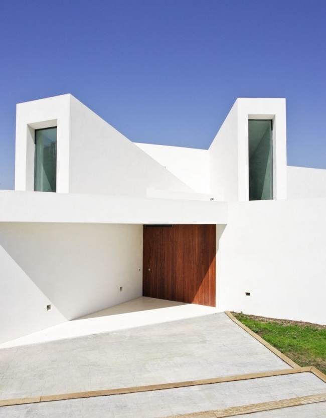 vchodové dvere drevo el viento moderný dom mramorový kamenný základ vchodové dvere drevo el viento moderný dom na mramorovom základe