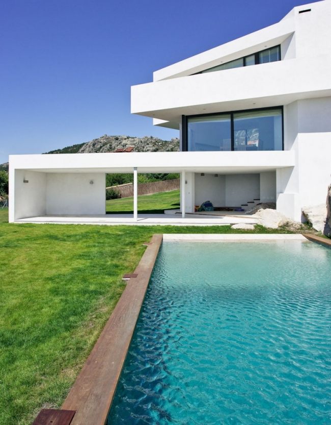 bazén späť záhrada el viento moderná vila mramorový kamenný základ záhrada s bazénom moderná vila na mramorovom základe