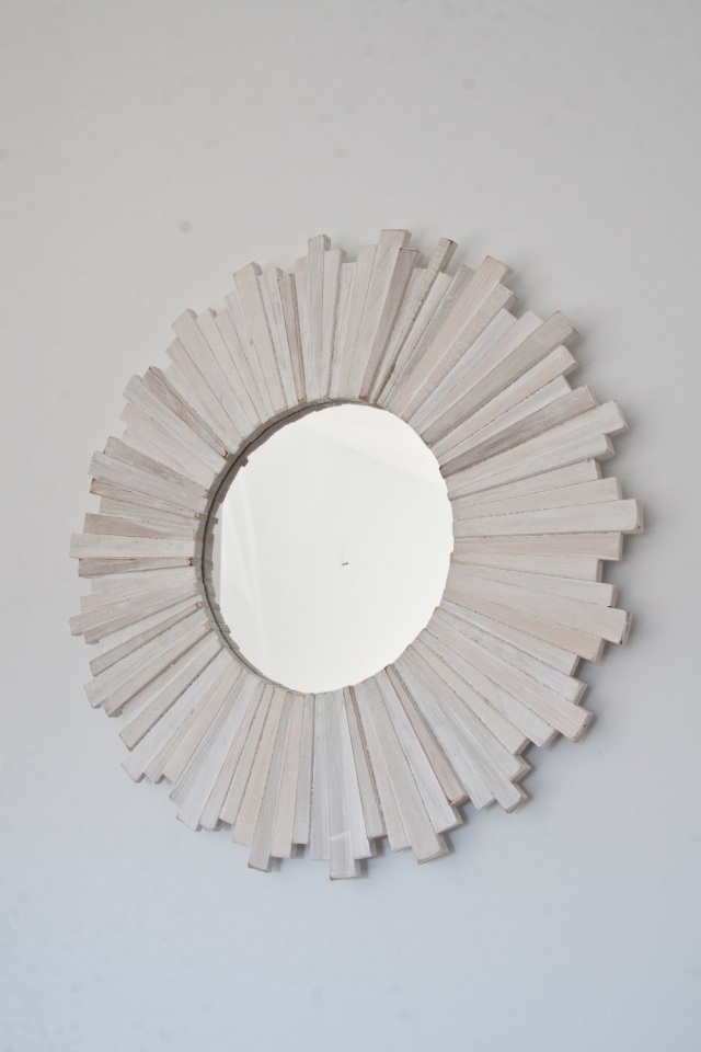 Rám dreveného zrkadla-ručné práce-nápady šperky-stena bielo natretá Drevené nástenné zrkadlo, ozdobné bielou farbou