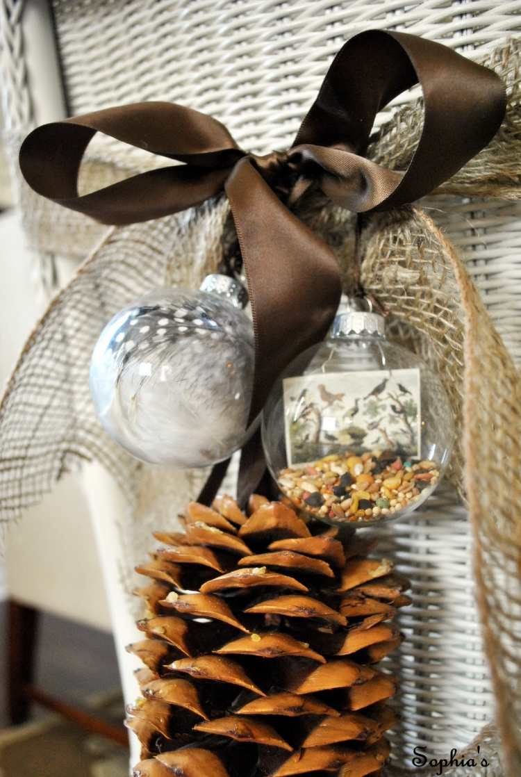 Vyrobte si sami krásne veľké prírodné šišky a vianočné gule moderné-vianočné dekorácie-drotárstvo-šišky-vianočné ozdoby-urob si sám-výplň-páperová stuha-hnedá