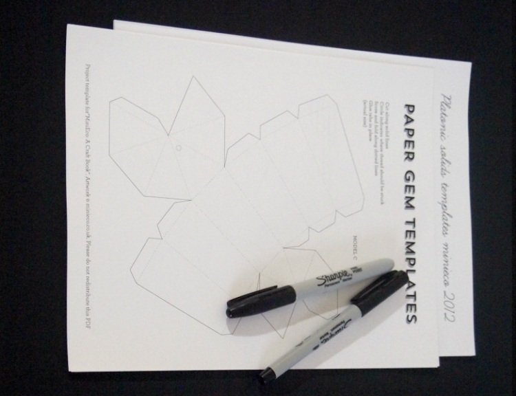 Vytlačte si šablóny pre geometrické skladacie figúrky alebo si ich navrhnite sami Vyrobte si moderné vianočné dekorácie sami -moderný-papier-duté-telo-figúrky-šablóna-tlač-out-design-nápad