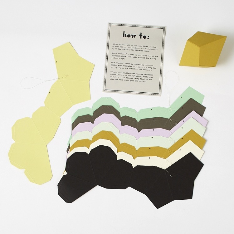 Získajte šablónu pre zaujímavé geometrické skladacie figúrky Vyrobte si moderné vianočné dekorácie sami-papier-duté-telo-figúrky-šablóny-šablóna-kartón-farebné