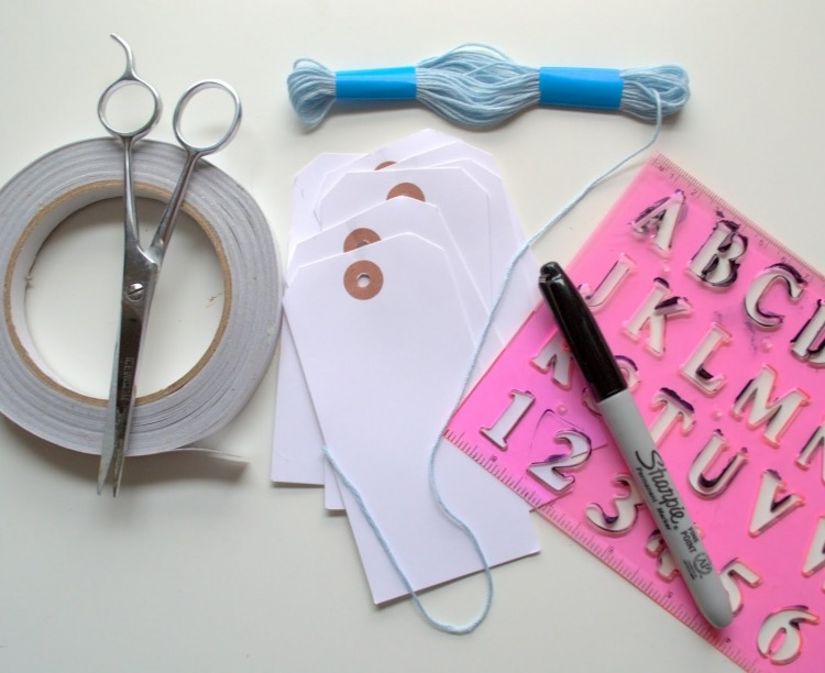 užitočné materiály - niť, páska, linka, nožnice vianočné ozdoby-urob si sám-drotár-moderný-papier-duté telá-kreatívne-nápady-materiály-kartón-nožnice-perá-linka