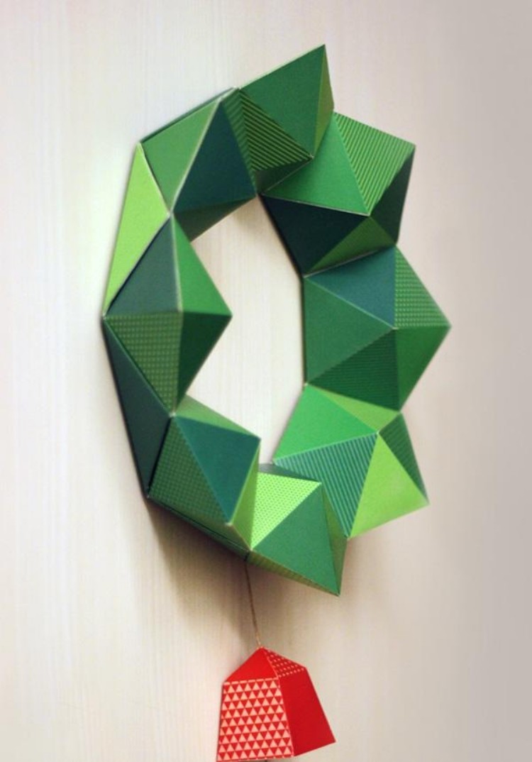 krásny kartónový veniec s 3D efektom v zelenej farbe vianočná dekorácia-urob si sám-drotár-moderný-papier-duté-figúrky-veniec-zelený-reliéf-3d-efekt