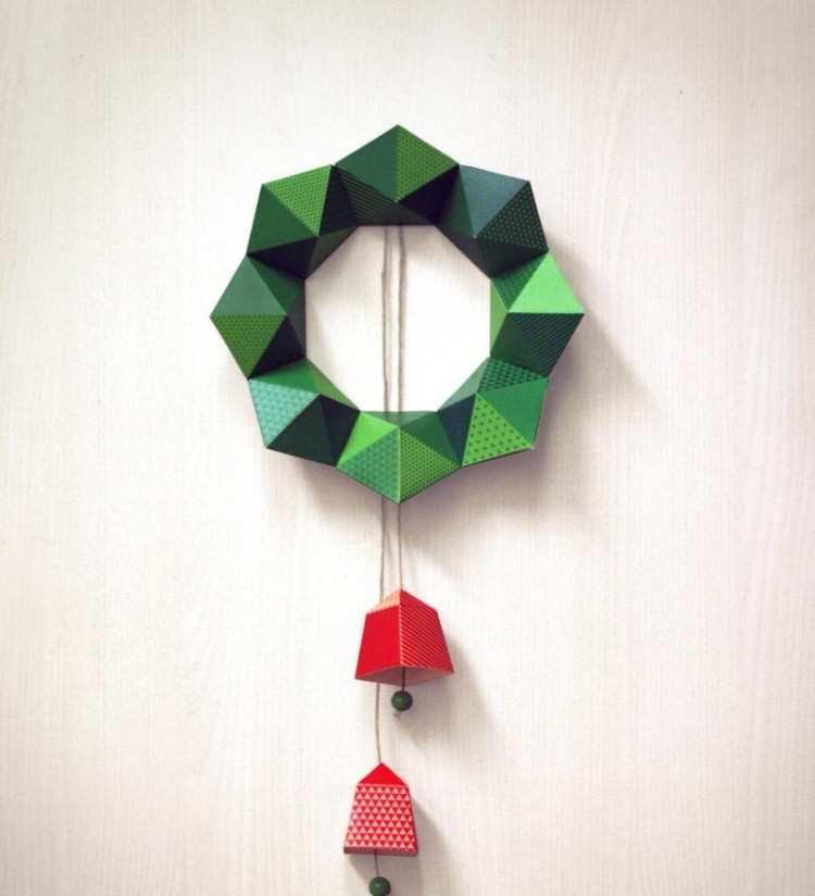 veniec niekoľkých pyramíd zo zeleného kartónu vianočná dekorácia-urob si sám-drotár-moderný-papier-duté-figúrky-zeleného-zaveseného-reliéfu-pyramída