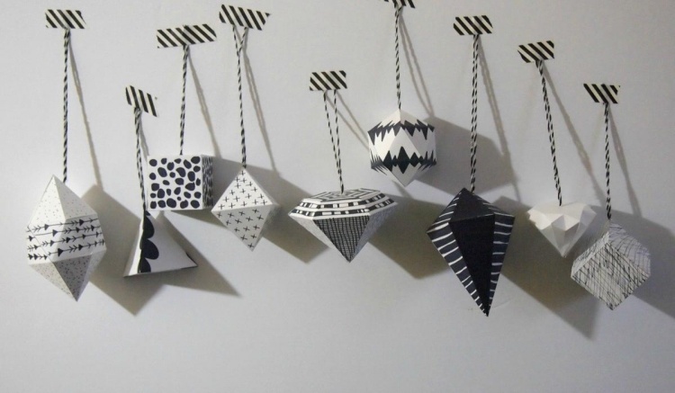 duté geometrické obrazce a kryštály vyrobené z papiera Vianočná dekorácia-urob si sám-drotár-moderný-papier-duté-figúrky-čierno-biele-visiace-minimalistické