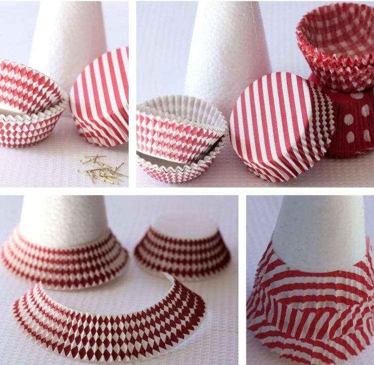 Vystrihnite papierové formy na muffiny a zafixujte ich okolo kužeľa vianočné ozdoby-urob si sám-drotár-moderný-papier-vianočný stromček-návod-formy na muffiny-biela-červená