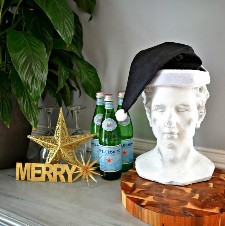 krásna kreatívna dekorácia z predmetov každodennej potreby doska na krájanie vianočná dekorácia-moderná-urob si sám-socha-zlatá hviezda-minerál-voda