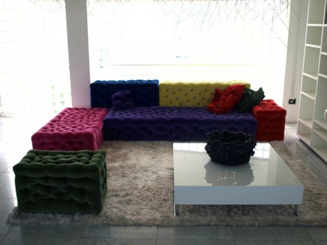 pohodlný sedací stolík trojmiestny malý konferenčný stolík