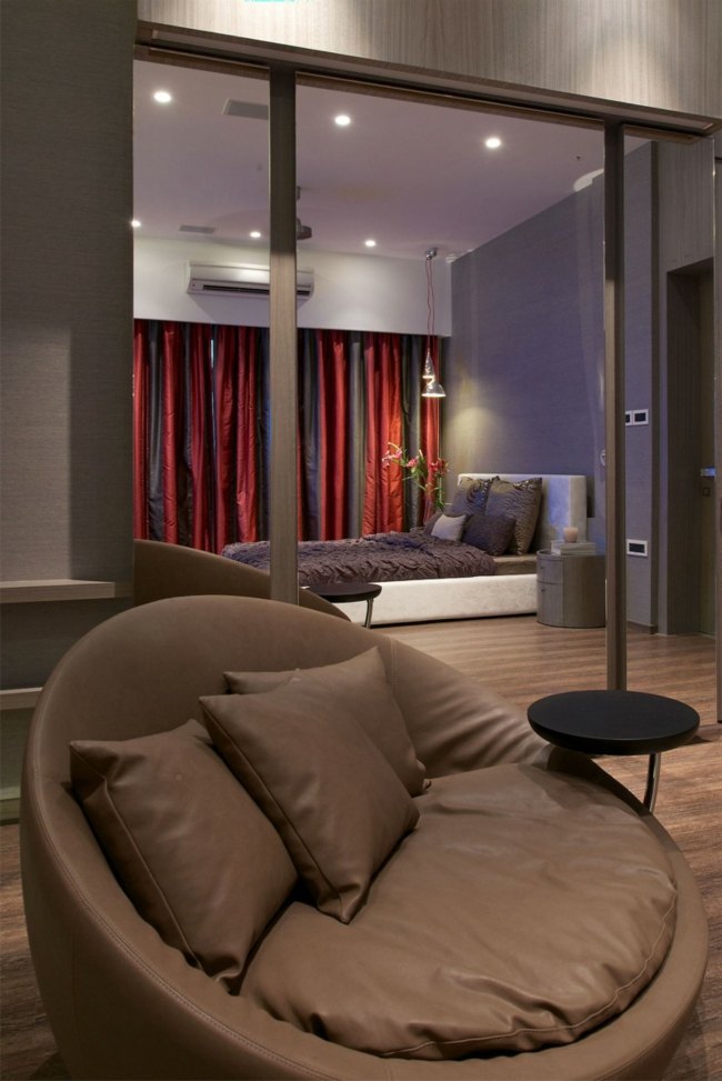 Kreslo do obývačky, izba pre dospievajúce dievčatá v čokoládovej farbe