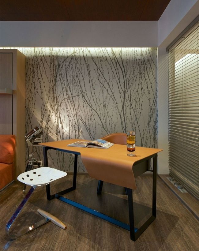 Stôl pre nepriame osvetlenie domácej kancelárie