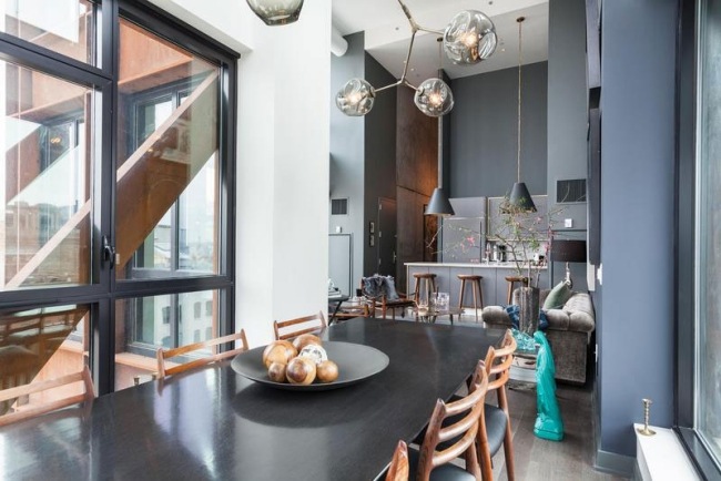 moderný byt zariadený jedálenský kút luster dymové sklo