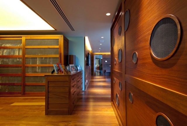 Šatníkové skrine posuvné dvere-drevené obloženie moderný byt-Sao Paulo-carlos motta