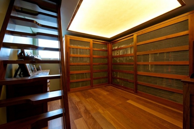 šatňa posuvné dvere osvetlenie vpustené do schodiska schody-drevo