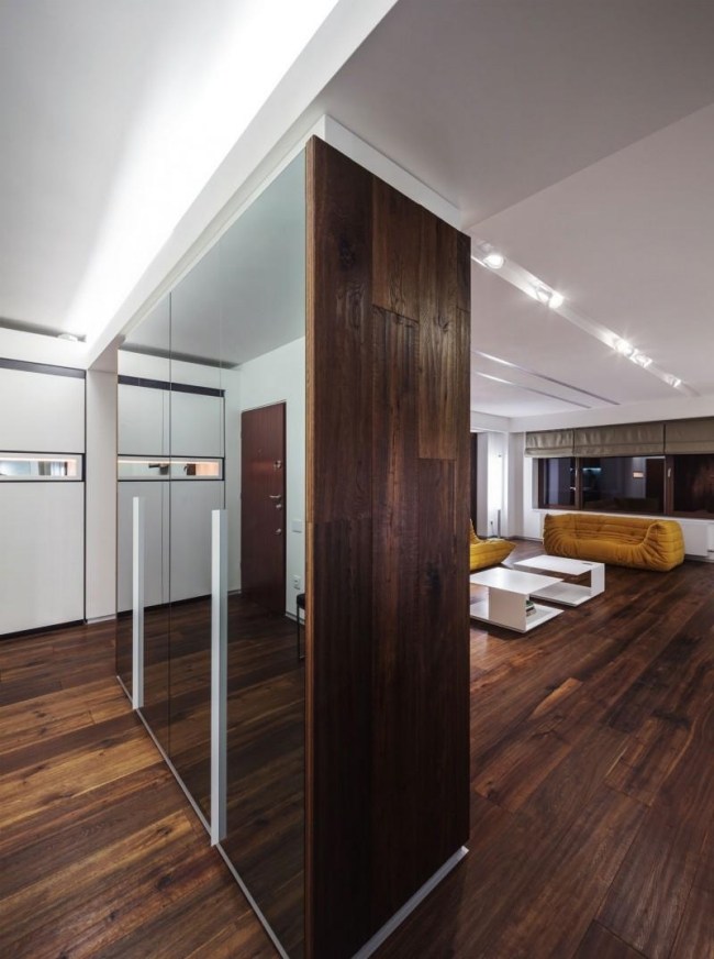 deliaca skriňa na izbu moderný apartmán štúdio 1408 šatník rozdeľovač moderný byt zo štúdia 1408