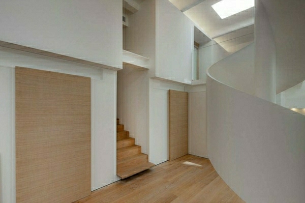 Točité schodisko s drevenou podlahou Špirálové schodisko s drevenou podlahou