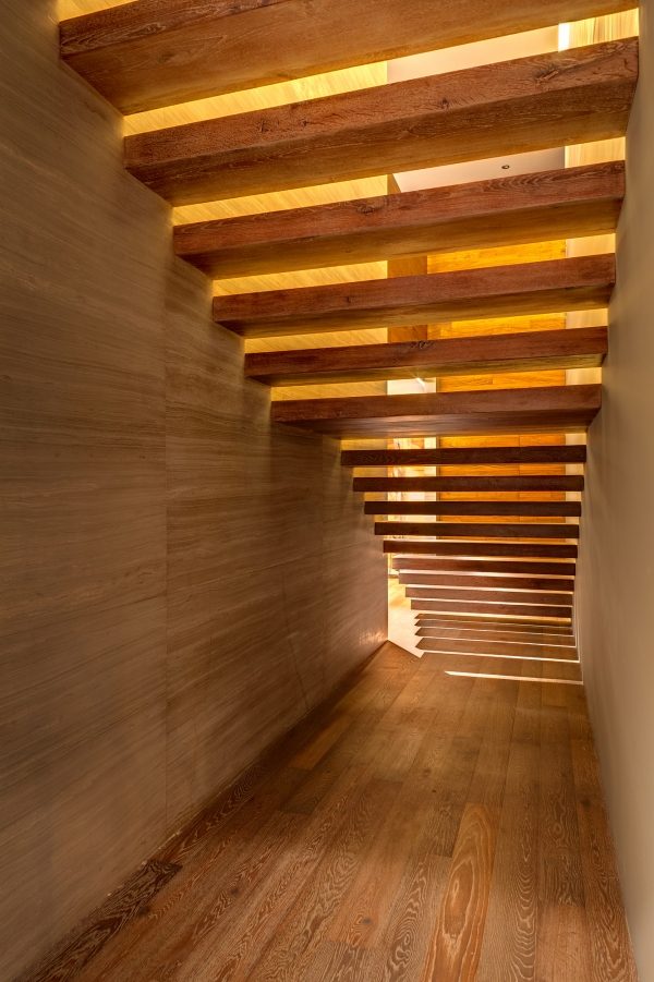 Moderný byt MAP MX plávajúce schody drevo