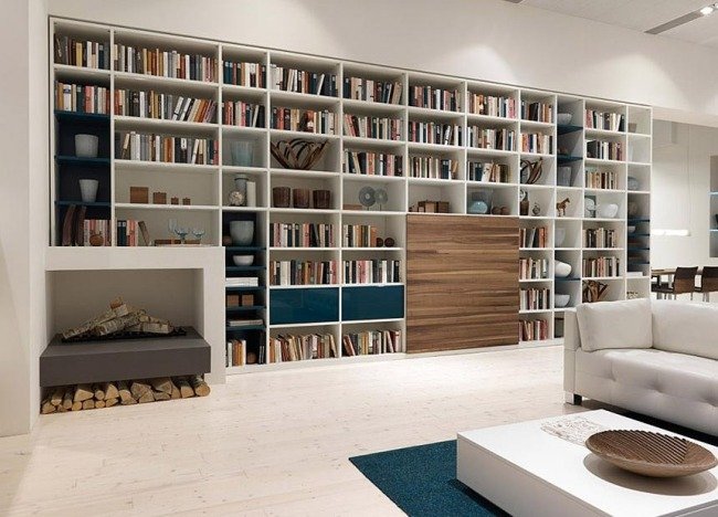 Moderná nástenná jednotka z bieleho dreva