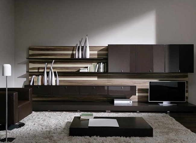 Moderné nástenné jednotky z dreva s lesklým schlagerovým leskom