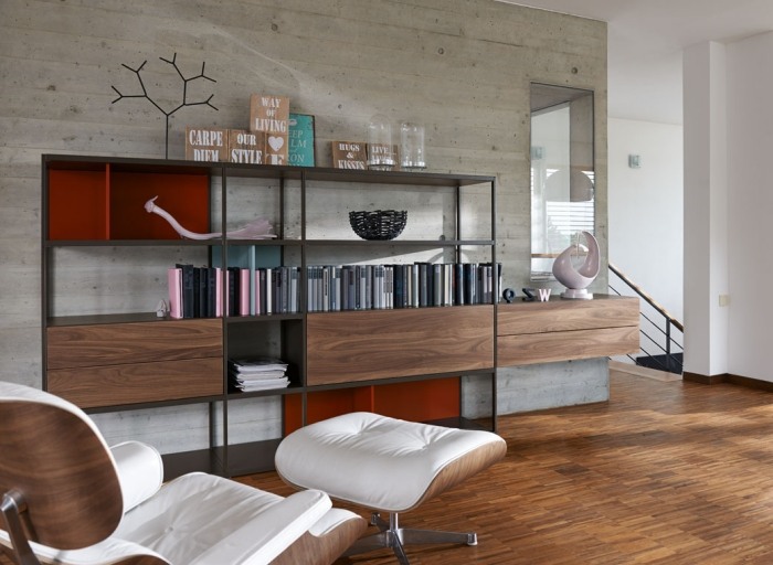 vizia-nabytok-program-policka-predne-drevo-cervene-akcenty