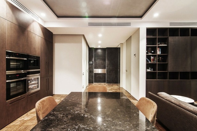 Stropná kuchynská linka drevené skrinky stolná mramorová doska