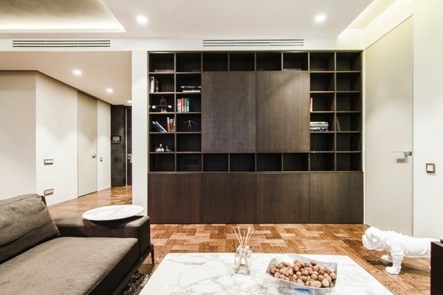 Systém drevených stien Systém nástenných políc pre televíziu