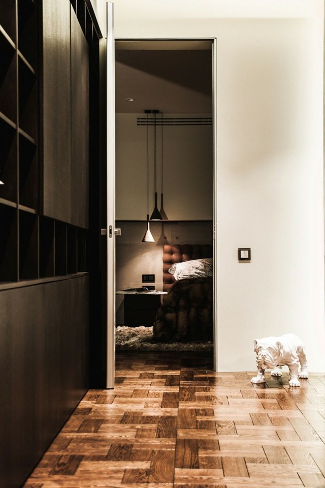 Kyjevská podlaha drevená skrinka biele steny