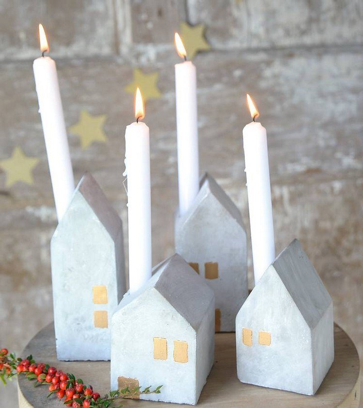 Domy ako betón pre moderný adventný veniec adventný veniec-betón-moderné-malé-domčeky-svietnik-biele-sviečky