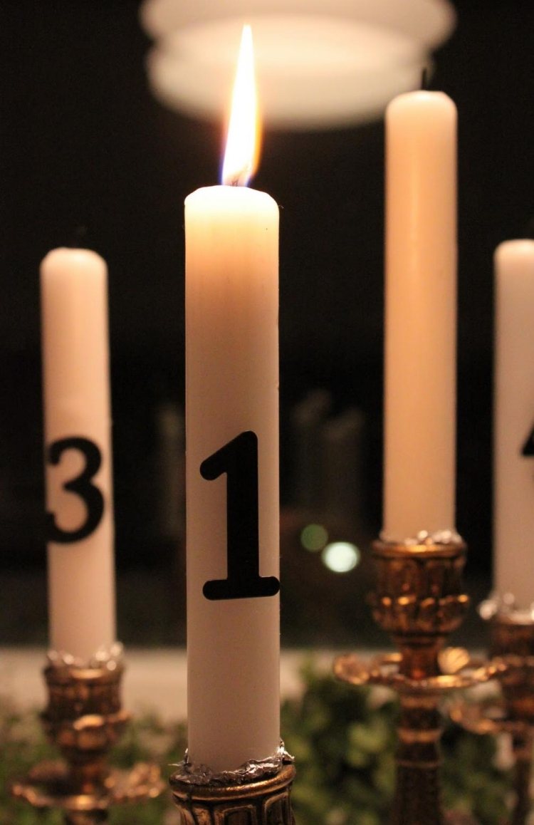 Svietnik so štyrmi predĺženými očíslovanými sviečkami adventný veniec-moderný-urob si sám-keryen-keryen-držiak-starožitný-očíslovaný plameň