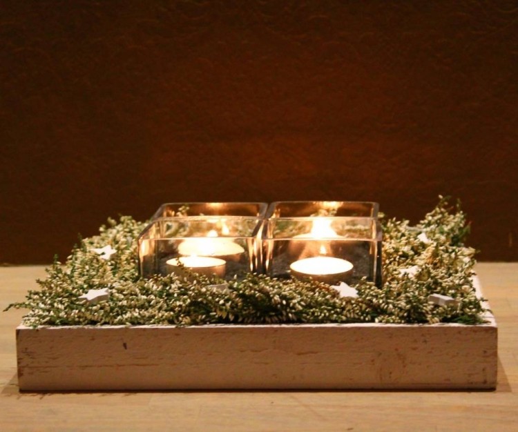 obdĺžnikový variant pre moderný adventný veniec adventný veniec-moderné-urob si sám-obdĺžnikové-machové hviezdy-zimné svetlá-drevo